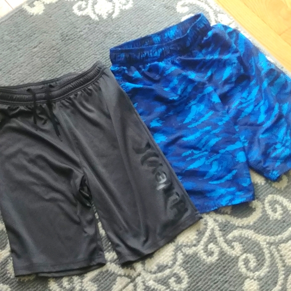 Bundle 3 🏀 shorts/ADDIDAS, SPEEDO & HURLEY - Picture 2 of 11